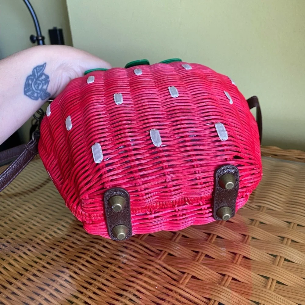 Strawberry Wicker Bag - Red and Green - Picture 2 of 5